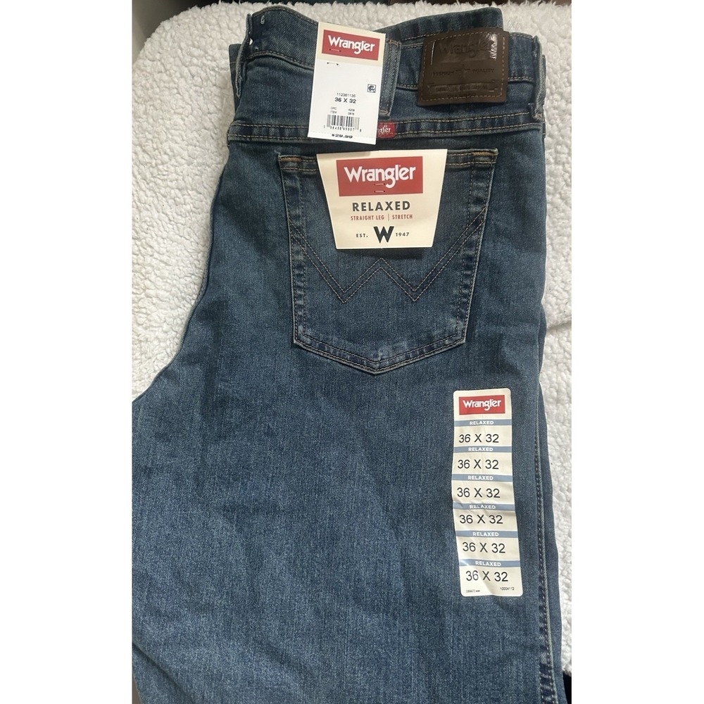 Wrangler Relaxed Fit Rugged Wear NWT Jeans 36x32 Blue Office Work Rodeo NWT